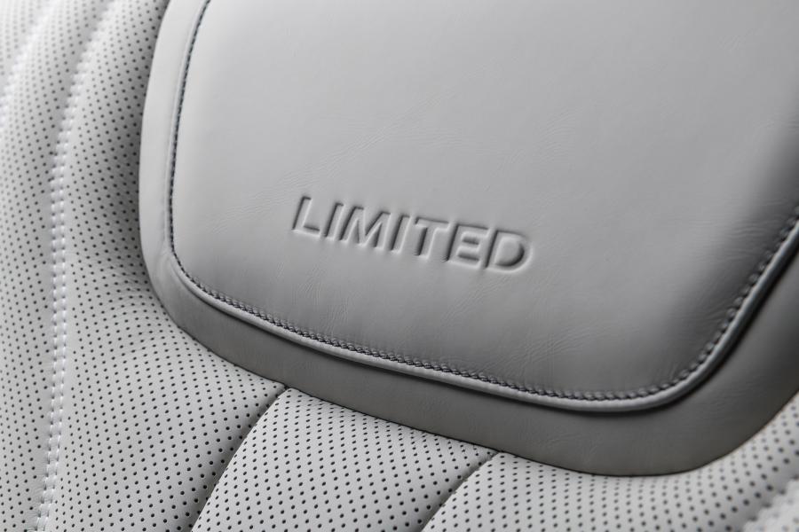 Детали интерьера Infiniti QX80 5.6 Limited 2018 года  (NA) (фото 14 из 45)